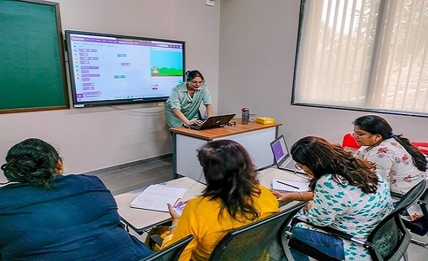 Teacher training program on coding & AI led by expert trainers