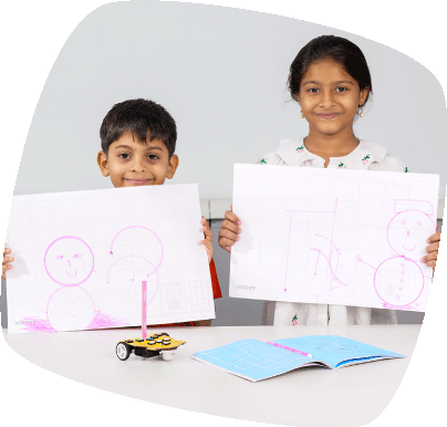 Robot Toy for siblings to play, learn and draw.